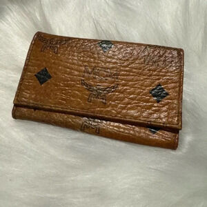 MCM TAN KEY HOLDER CASE TAN ALL AROUND LOGO